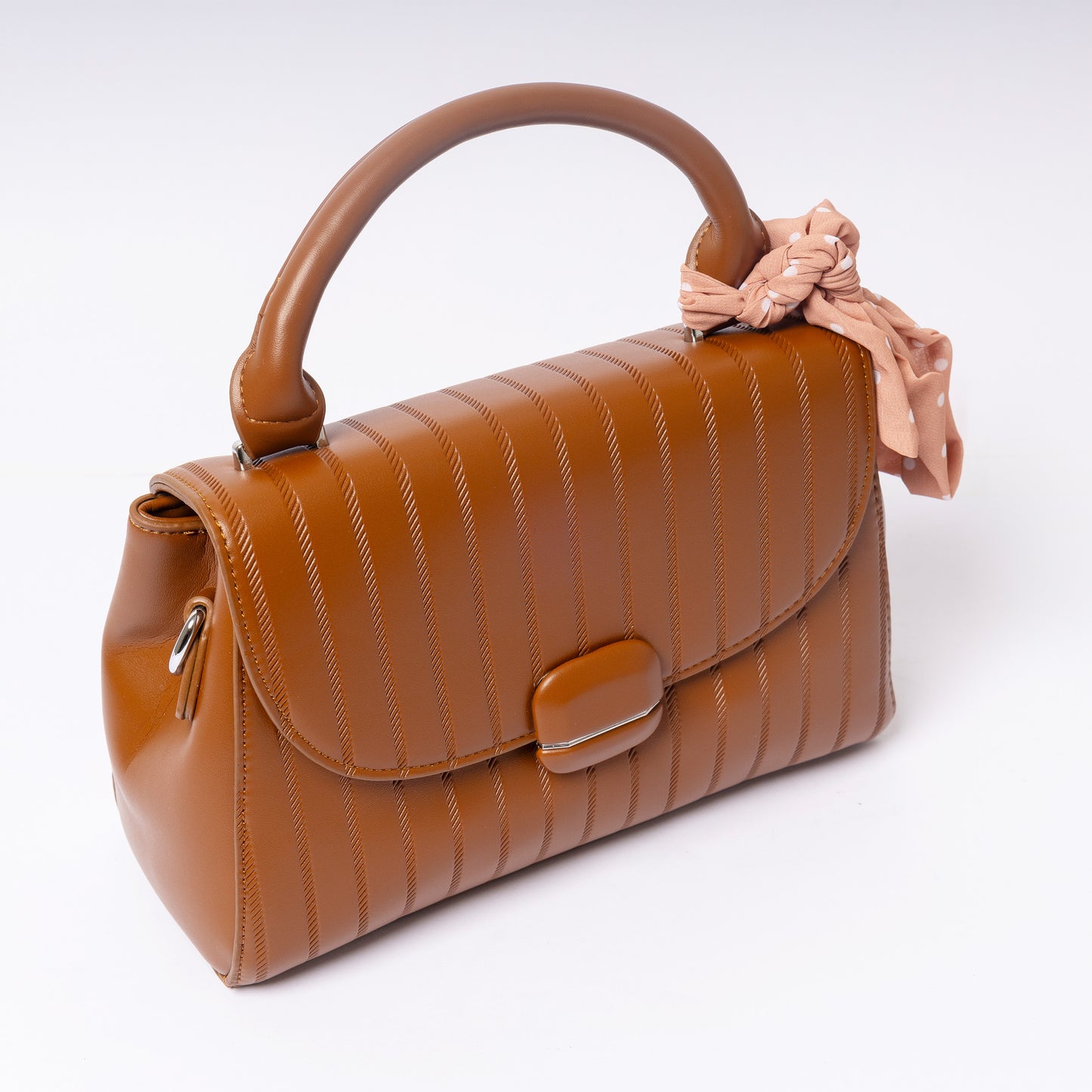 Celína Cognac Charm side profile and structured silhouette"