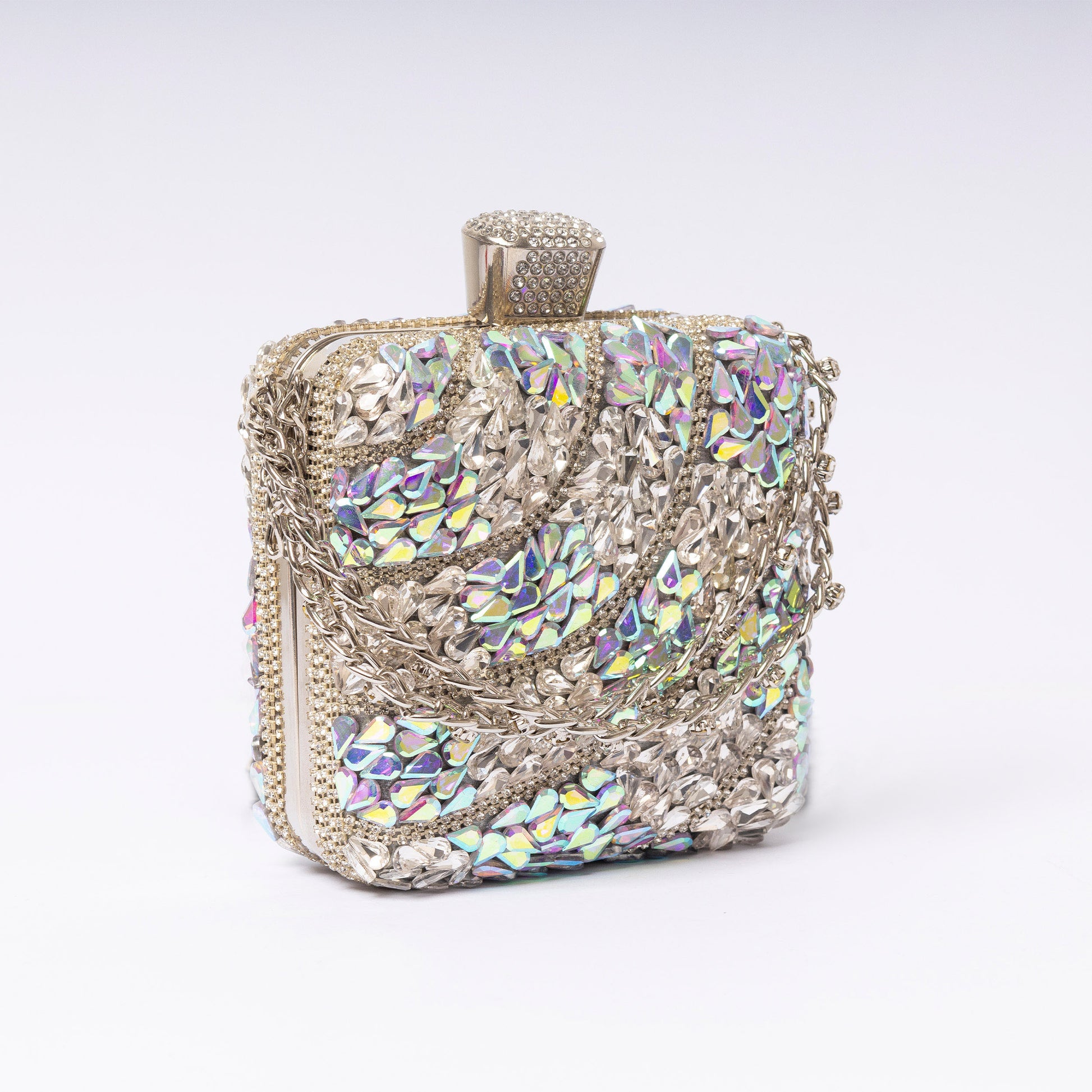 "Elára Luxe Aurora Silver interior compartment and chain strap"
