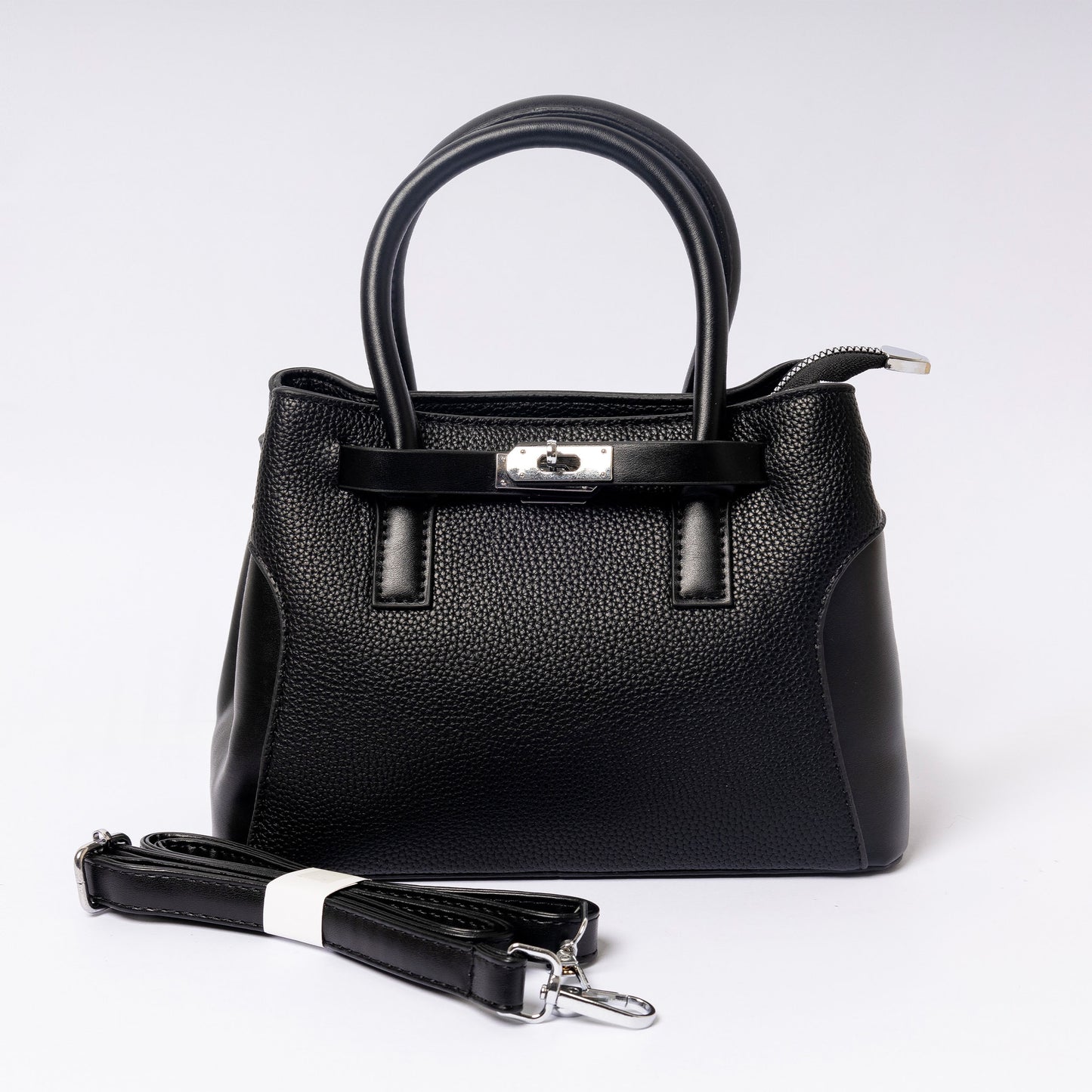 Calára Noir Luxe adjustable shoulder strap close-up"