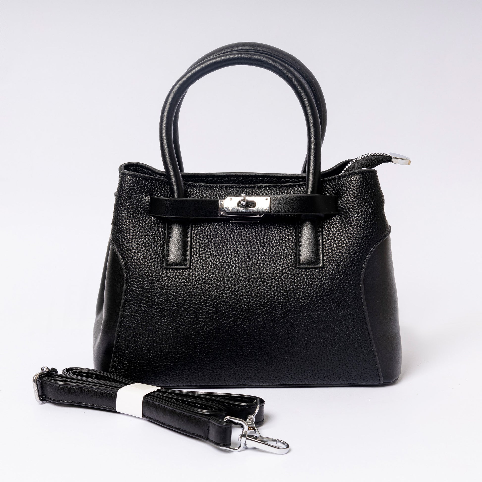 Calára Noir Luxe adjustable shoulder strap close-up"
