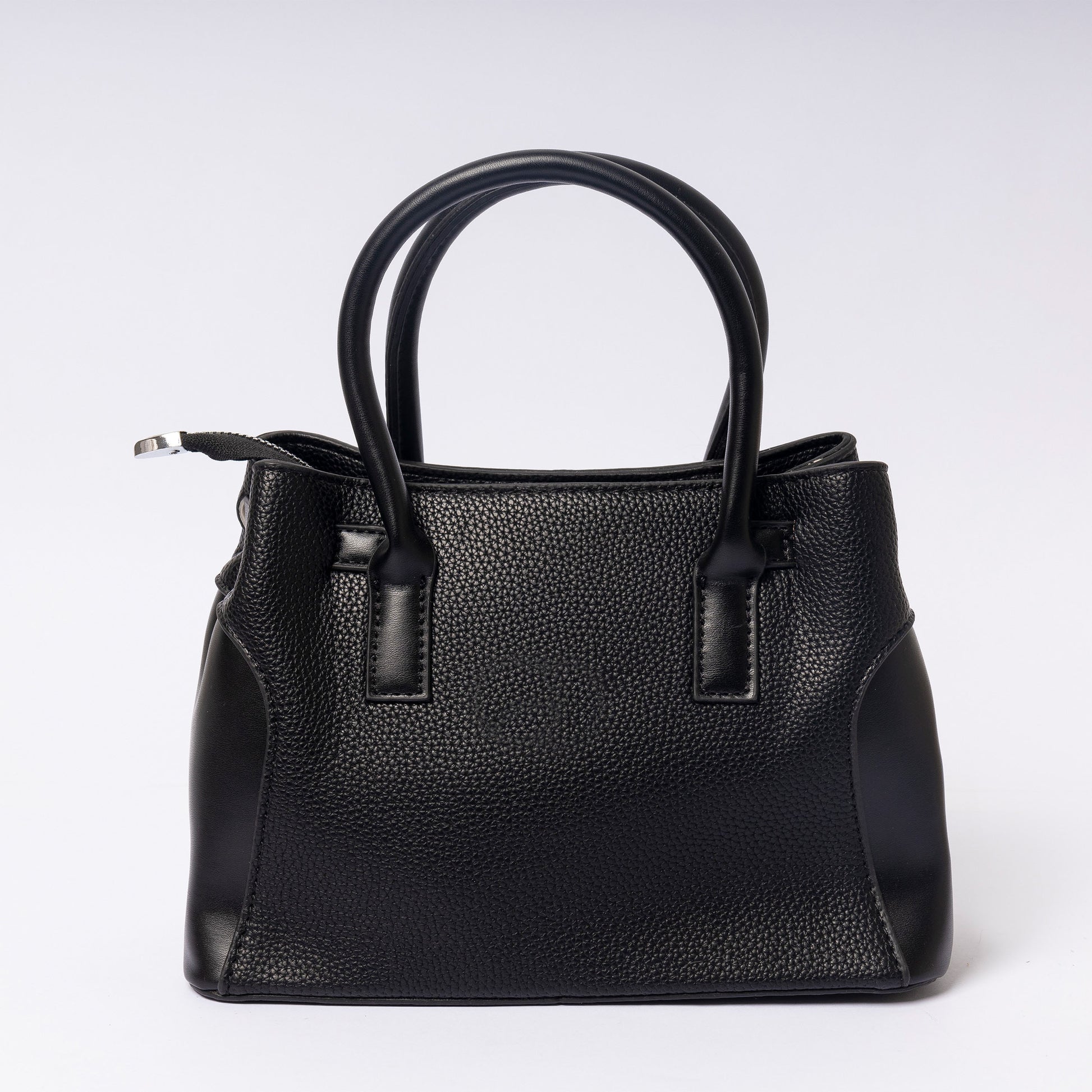 "Calára Noir Luxe interior compartment and pocket detail"
